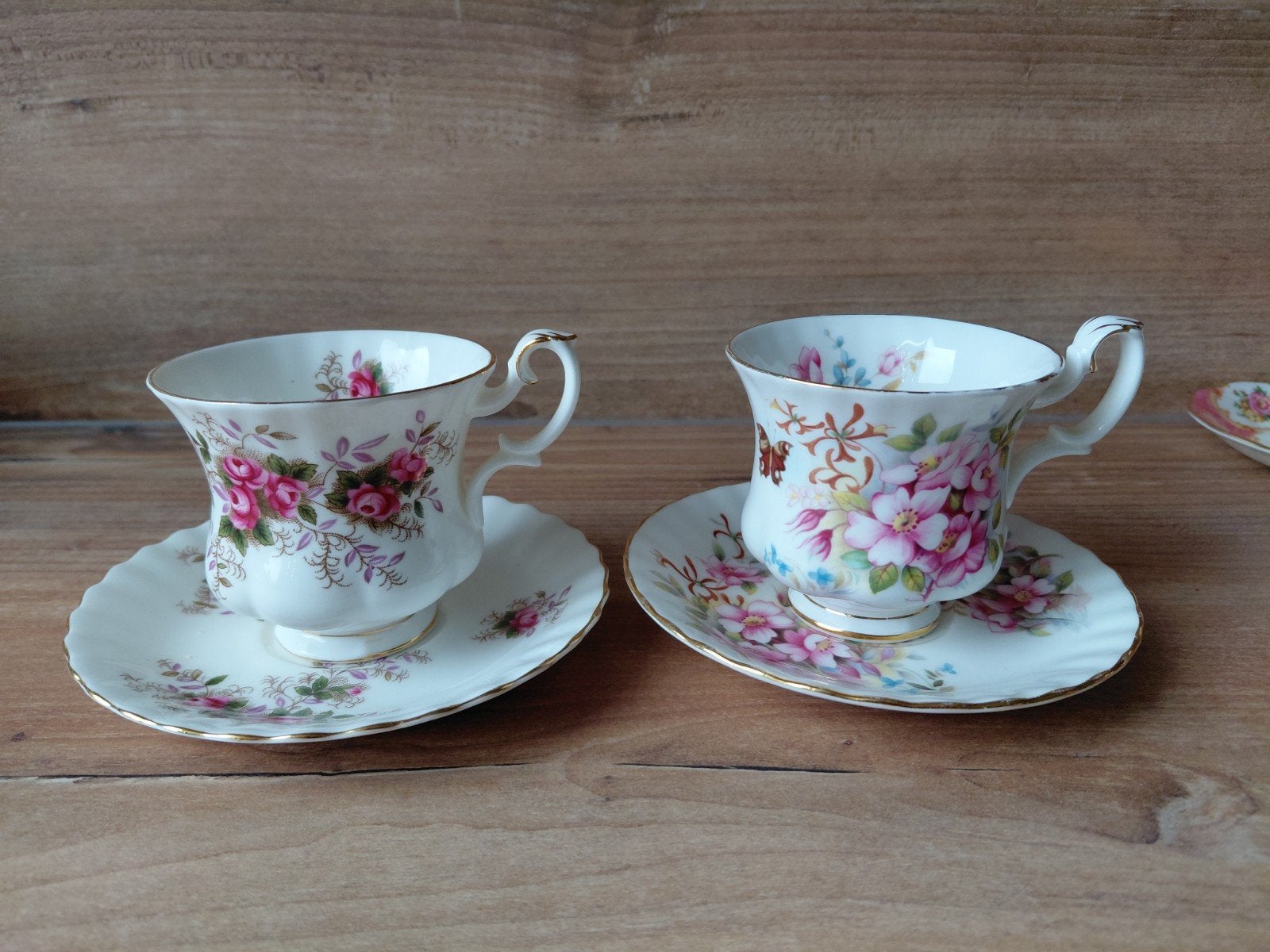 2 Royal Albert theekopjes - Lavender Rose & Cou, Antiek en Kunst, Ophalen of Verzenden