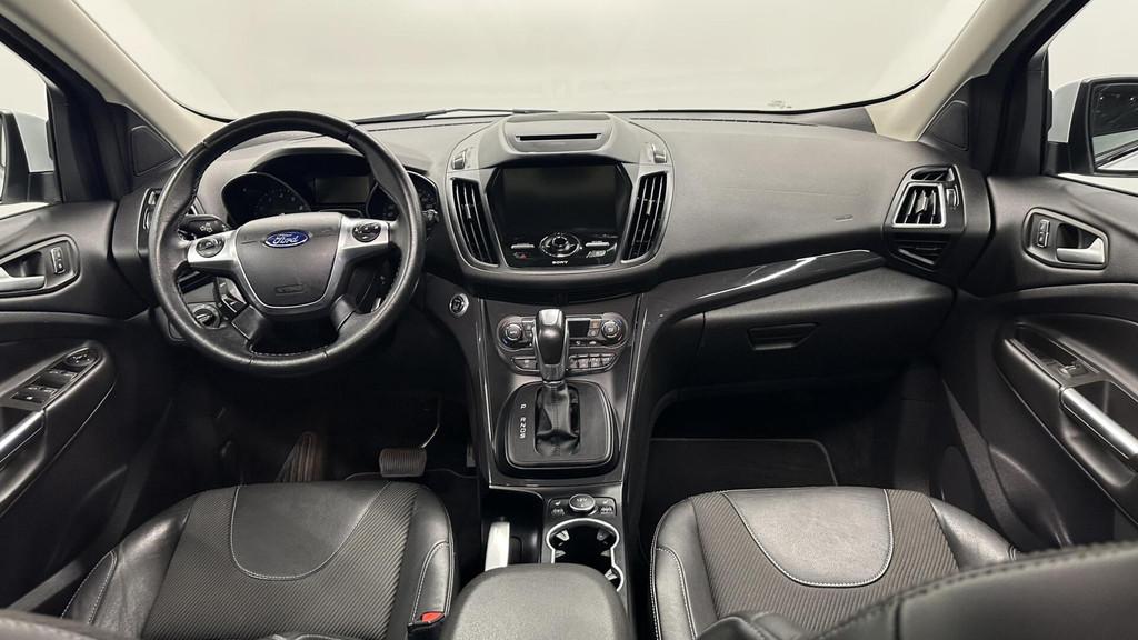 Ford Kuga 1.5 Titanium Styling Pack 4WD PANO TREKHAAK NAVI C, Auto's, Automaat, 4 cilinders, Wit, Bedrijf
