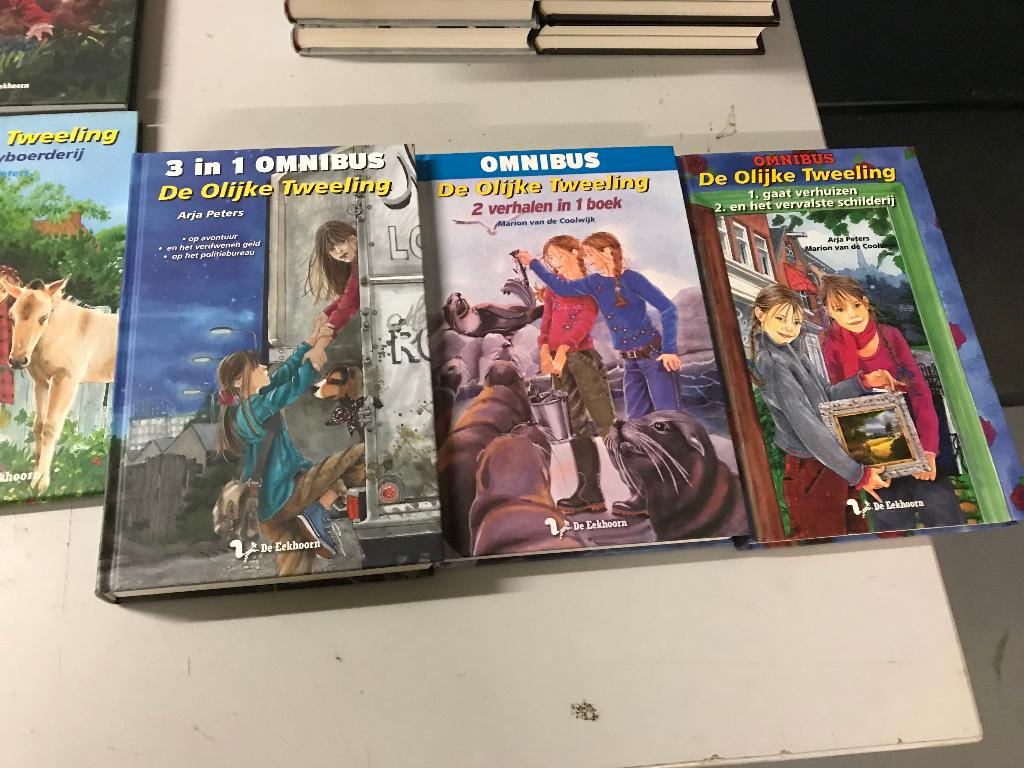 T.K. nog 23 boeken van De olijke tweeling Zie actuele lijst, Ophalen of Verzenden, Gelezen, Marion van Coolwijk en Arja Peters