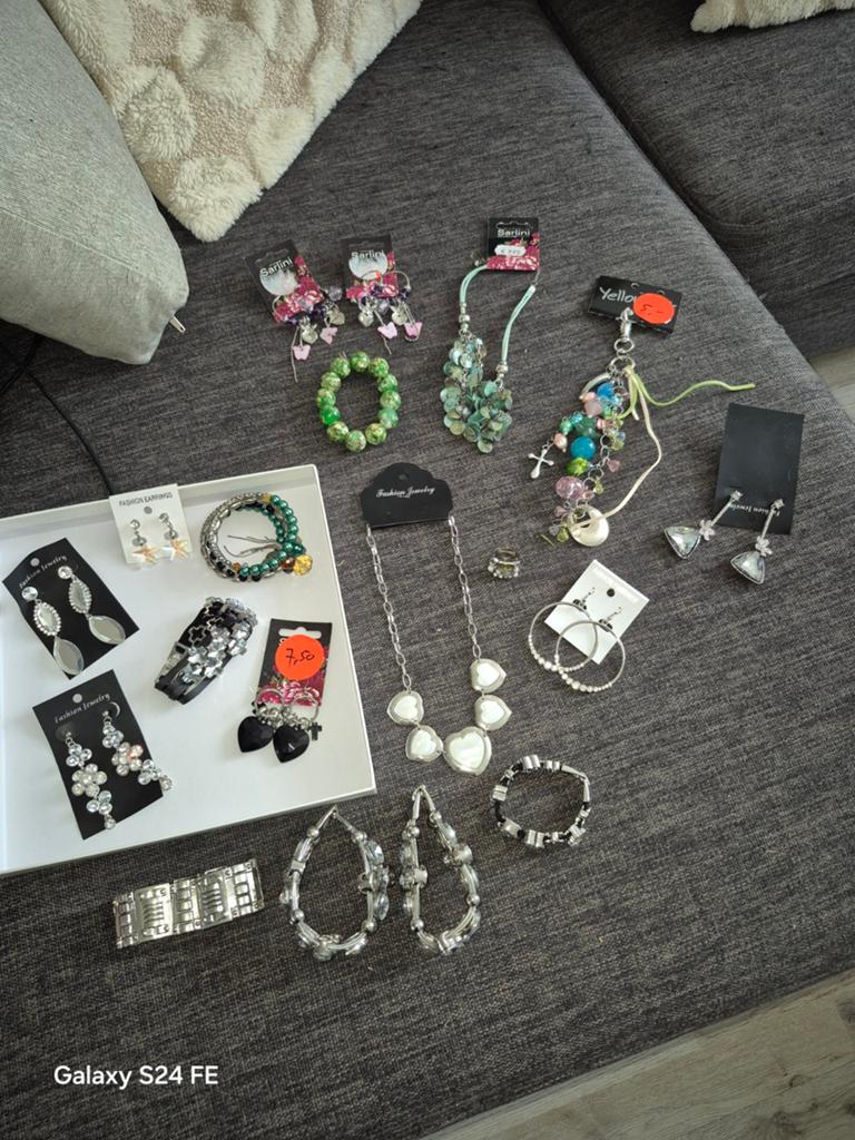 Diverse sieraden set: oorbellen, armbanden, kettingen, Ophalen of Verzenden, Overige kleuren, Overige materialen