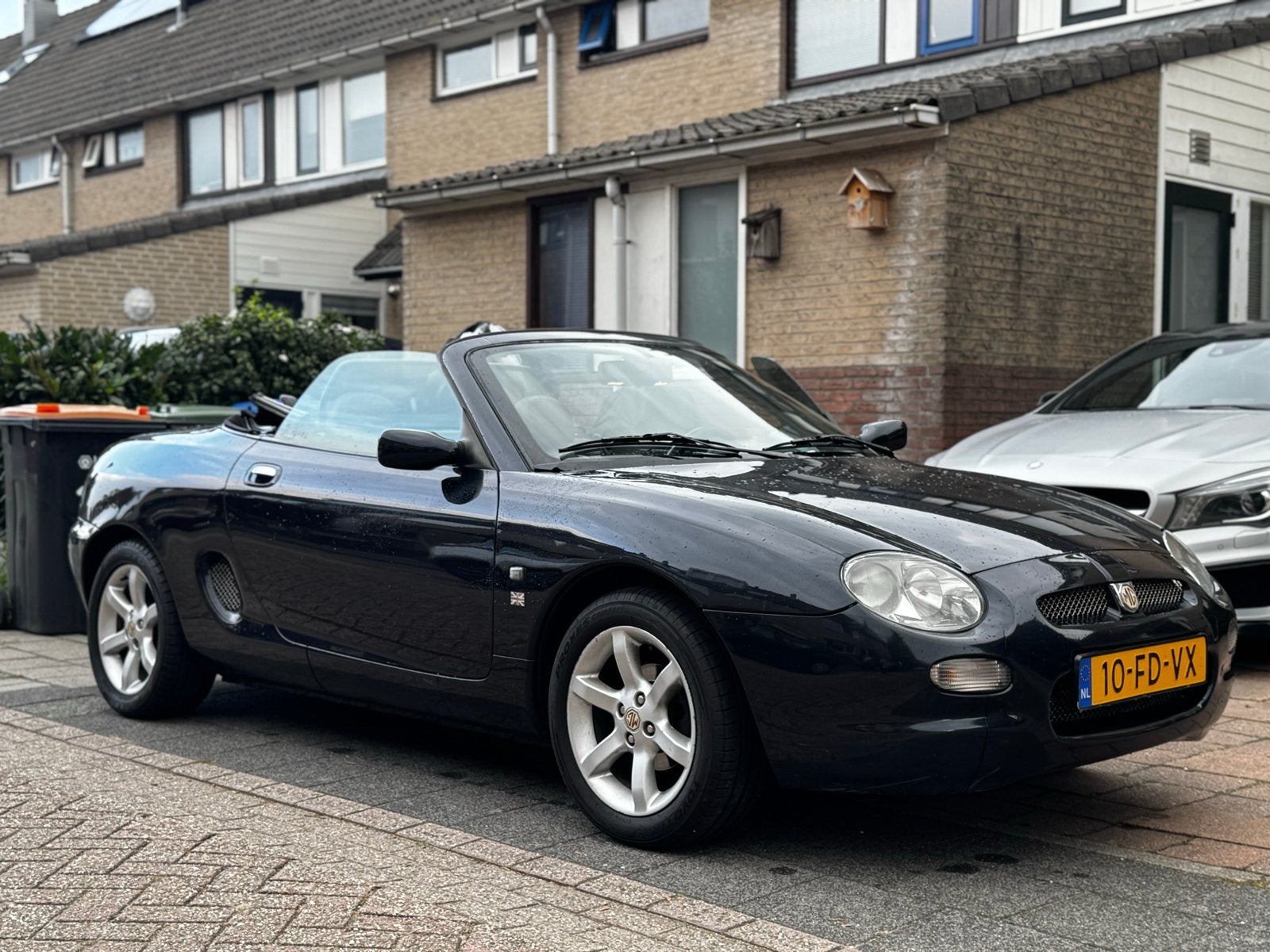 MG F 1.8 I VVC 2000 Donker blauw (145pk), 13 km/l, 145 pk, Achterwielaandrijving, Zwart