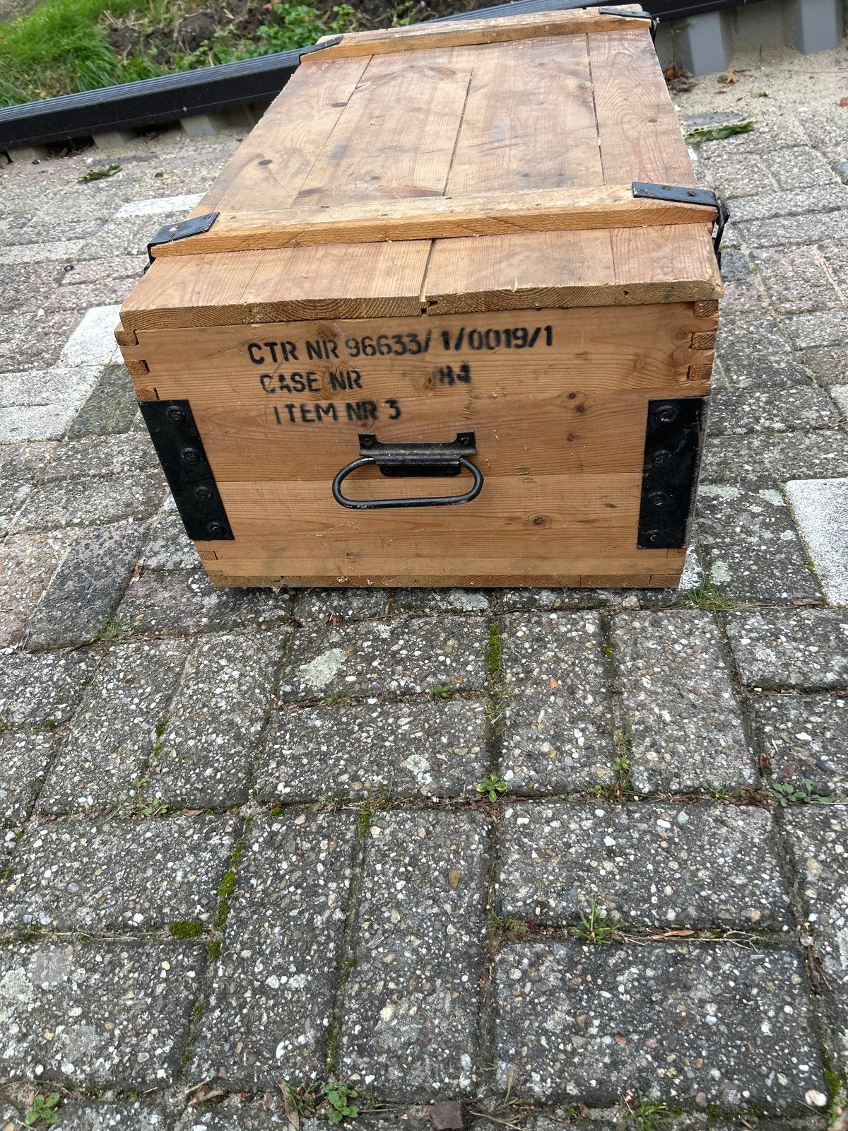 Robuuste houten kist met metalen accenten L90xB 49x H35 cm, Huis en Inrichting, Ophalen, Gebruikt, 50 tot 100 cm, 5 – 50