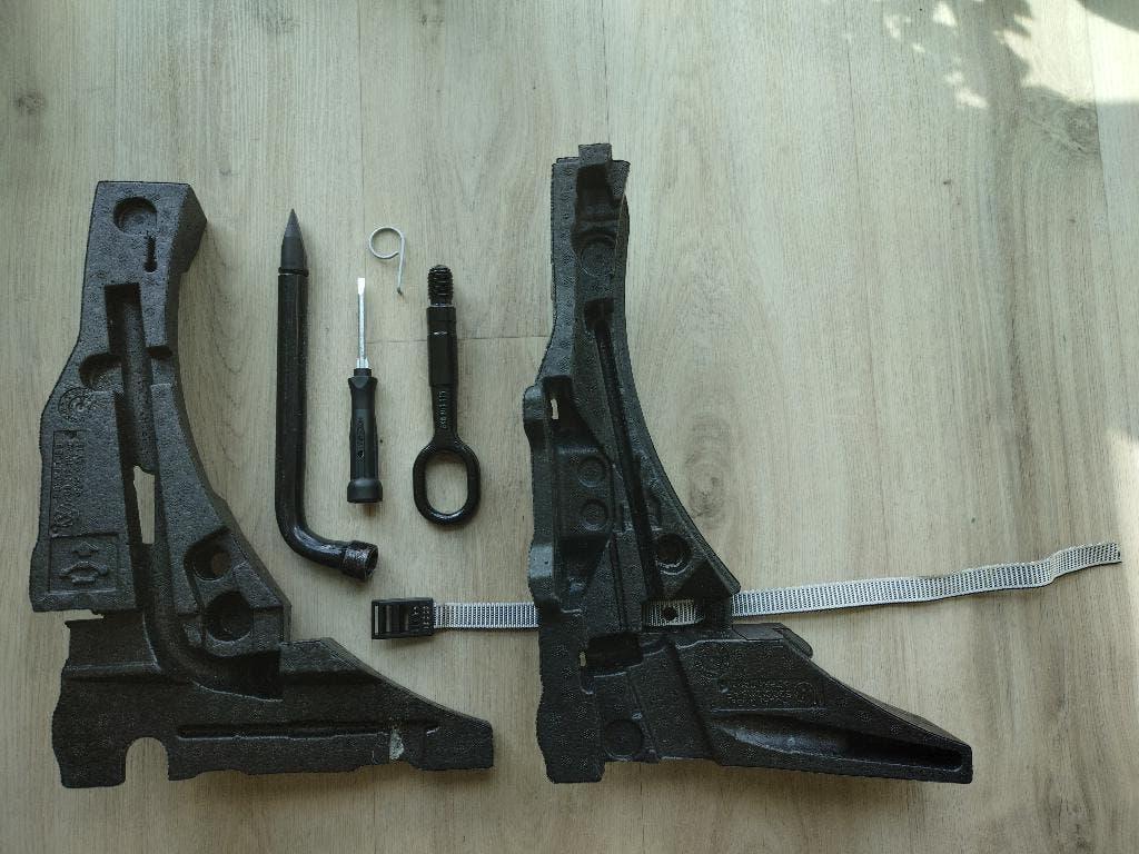 VW Volkswagen Golf 7 Reservewiel Gereedschapsset Schuim, Ophalen of Verzenden, Gebruikt, Manueel, Schaarkrik