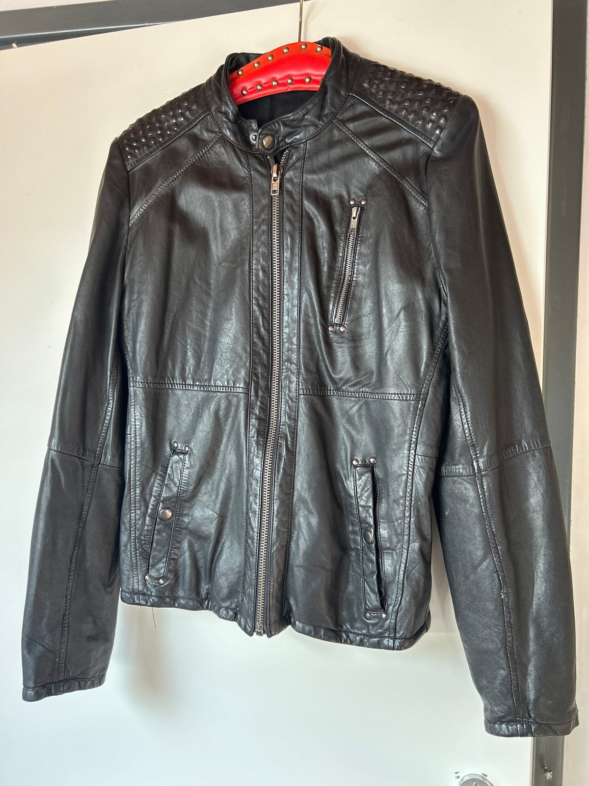 Zwarte leren jas met studs - Maat S/M, Ophalen of Verzenden, Gedragen, Maat 38/40 (M), Zwart