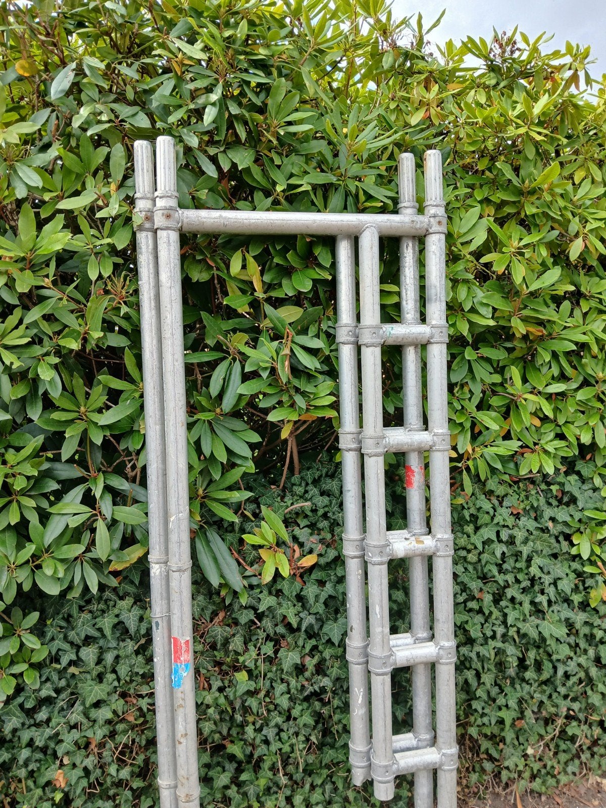 2 stuks doorloopframe merk Skyworks past op Altrex ASC Wiene, Ophalen, Rolsteiger of Kamersteiger, 5 meter of hoger