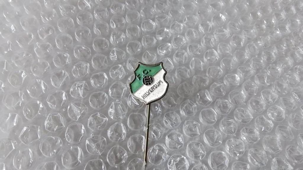 Voetbalclub F.C Hilversum speldje, Verzamelen, Speldjes, Pins en Buttons, Ophalen of Verzenden, Gebruikt, Sport