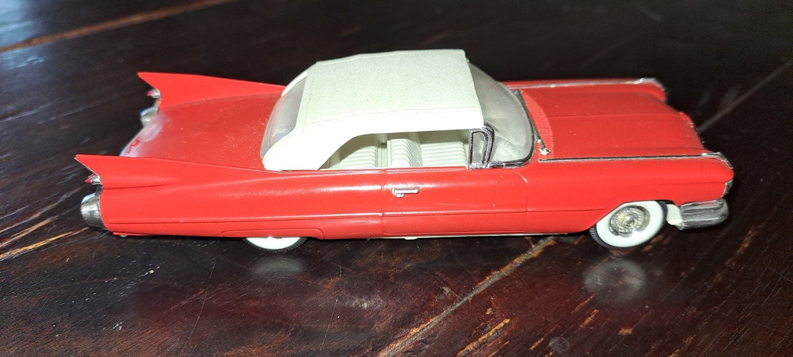 Cadillac 1959 schaalmodel 1:43 rood, Ophalen of Verzenden, Gebruikt, Auto, Overige merken