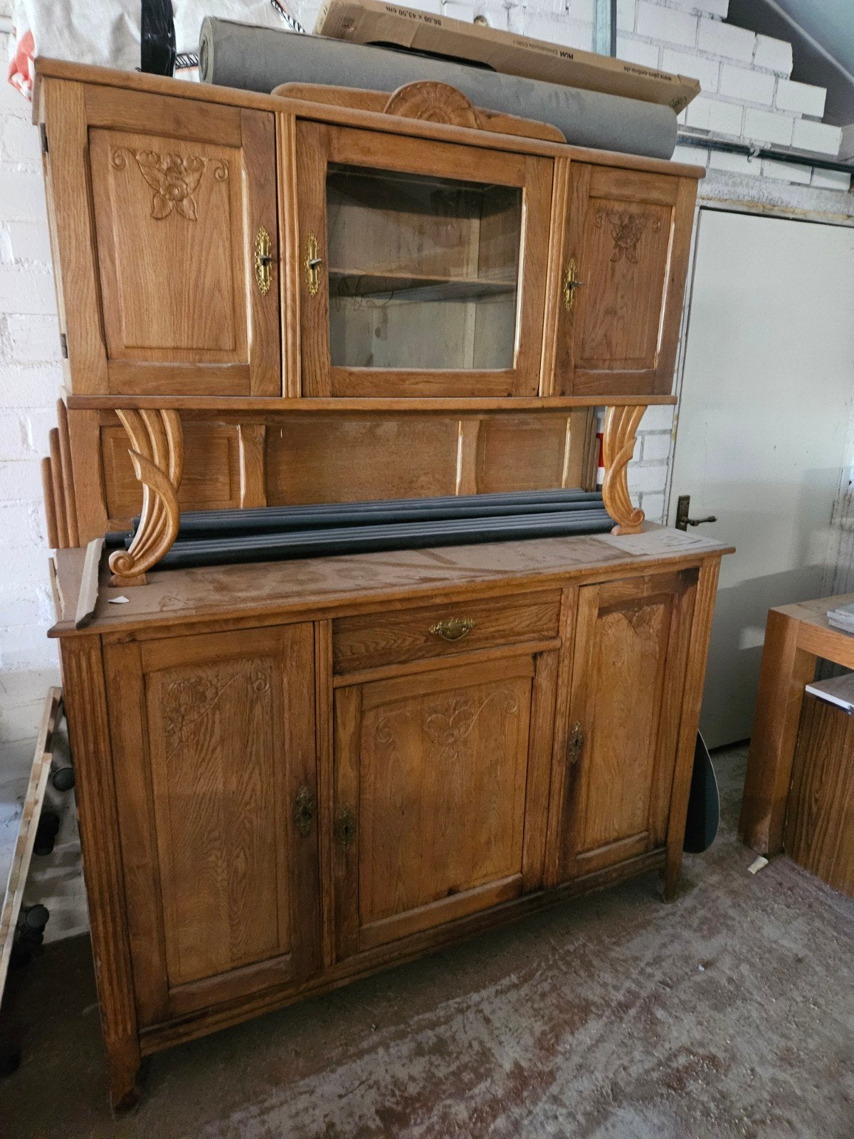 Antieke eikenhouten buffetkast met vitrine, Ophalen