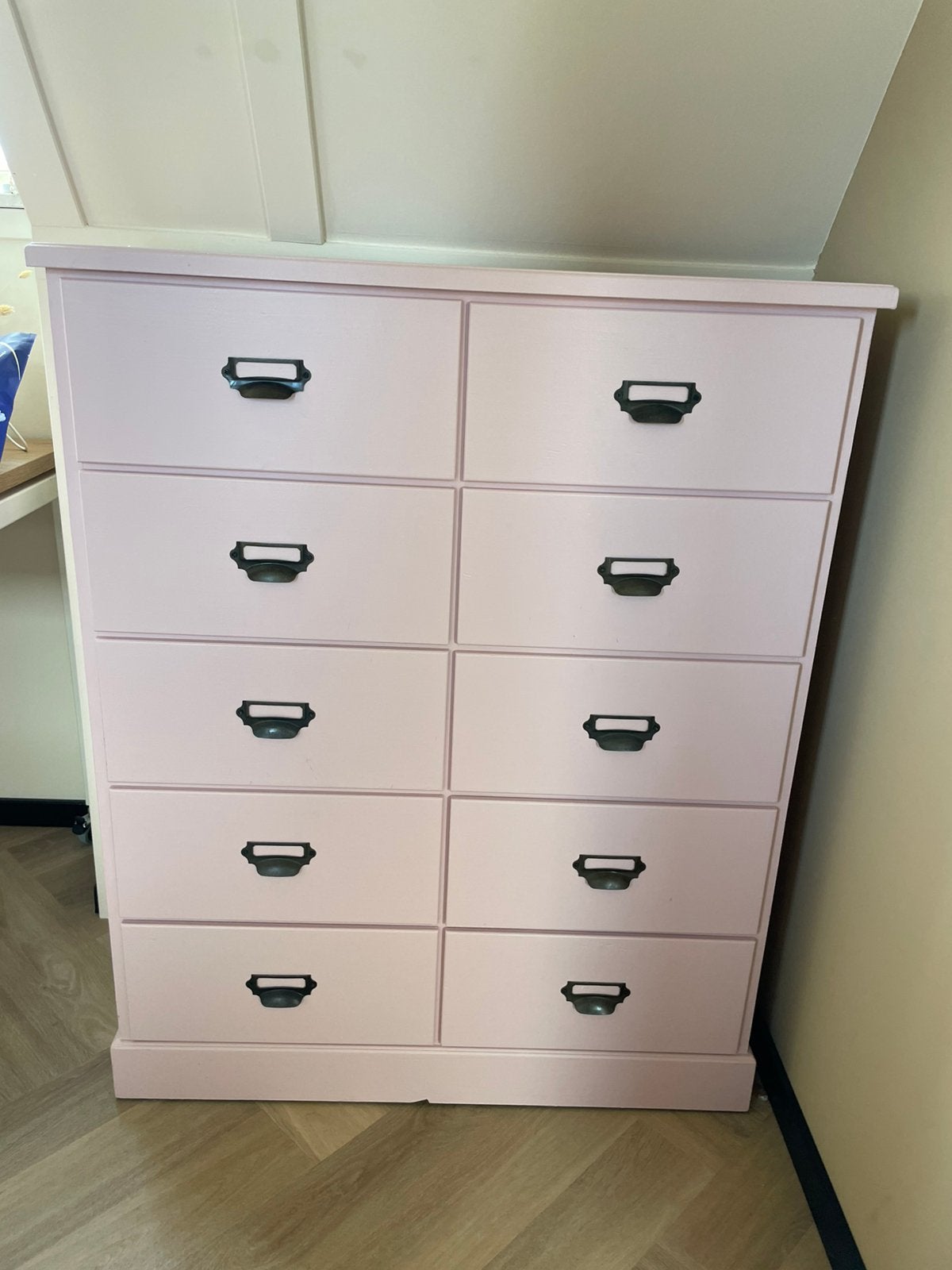 Roze ladekast 106,5 h x 85 cm b x 36 cm diep, Gebruikt, 5 laden of meer, 100 tot 150 cm, Grenenhout