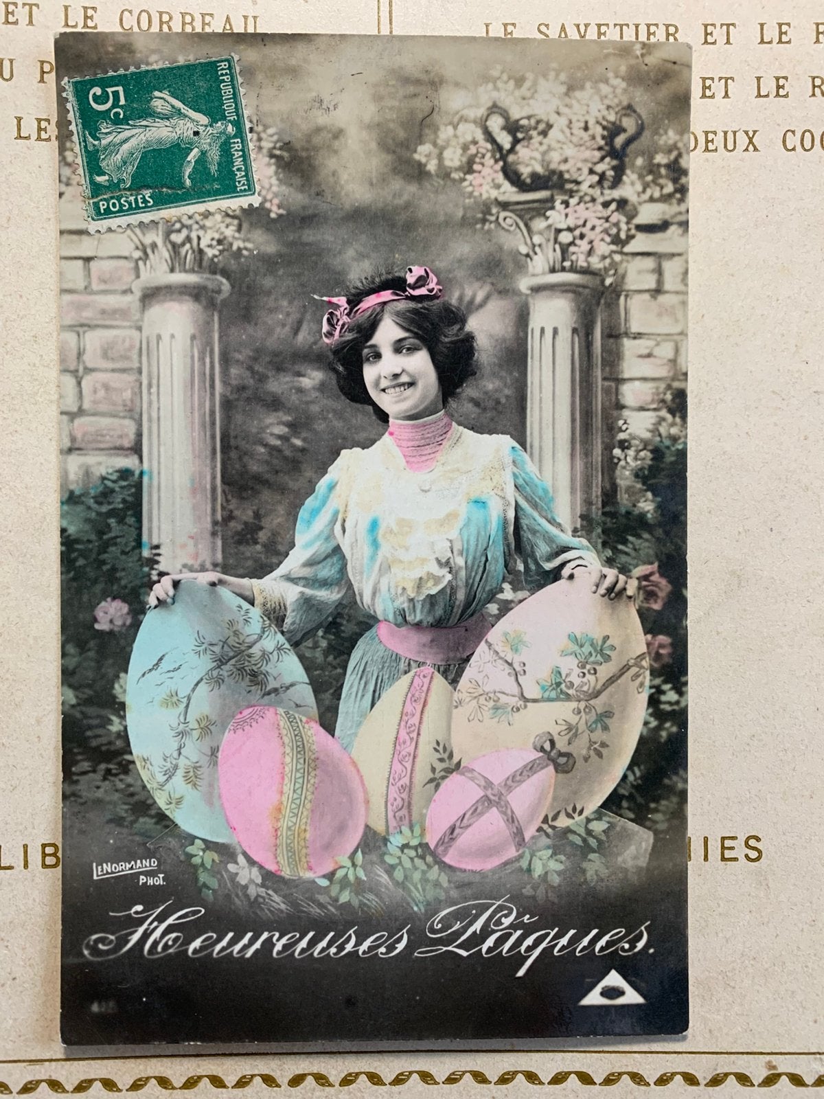 Heureuses Pâques - dame met paaseieren (MH), Ophalen of Verzenden, Voor 1920, Gelopen, Feest(dag)