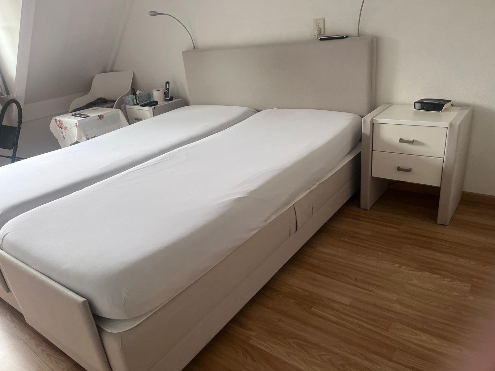 Verstelbaar tweepersoonsboxspring met afstandsbediening, Ophalen, Beige, Tweepersoons, 200 cm