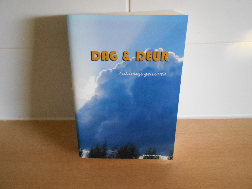 Dag & deur Aaldoags geleuven, boek in Gronings dialect, Gelezen, Ophalen of Verzenden, Christendom | Protestants, Diverse auteurs