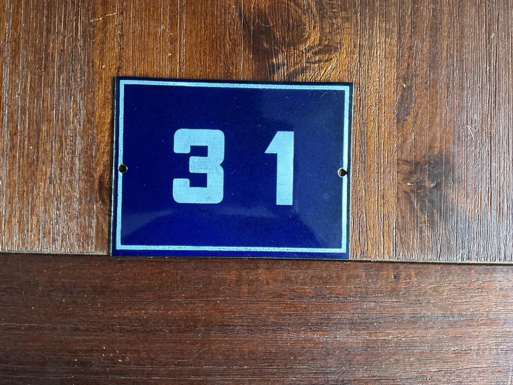EMAILLE BORD HUISNUMMER 31, Verzenden