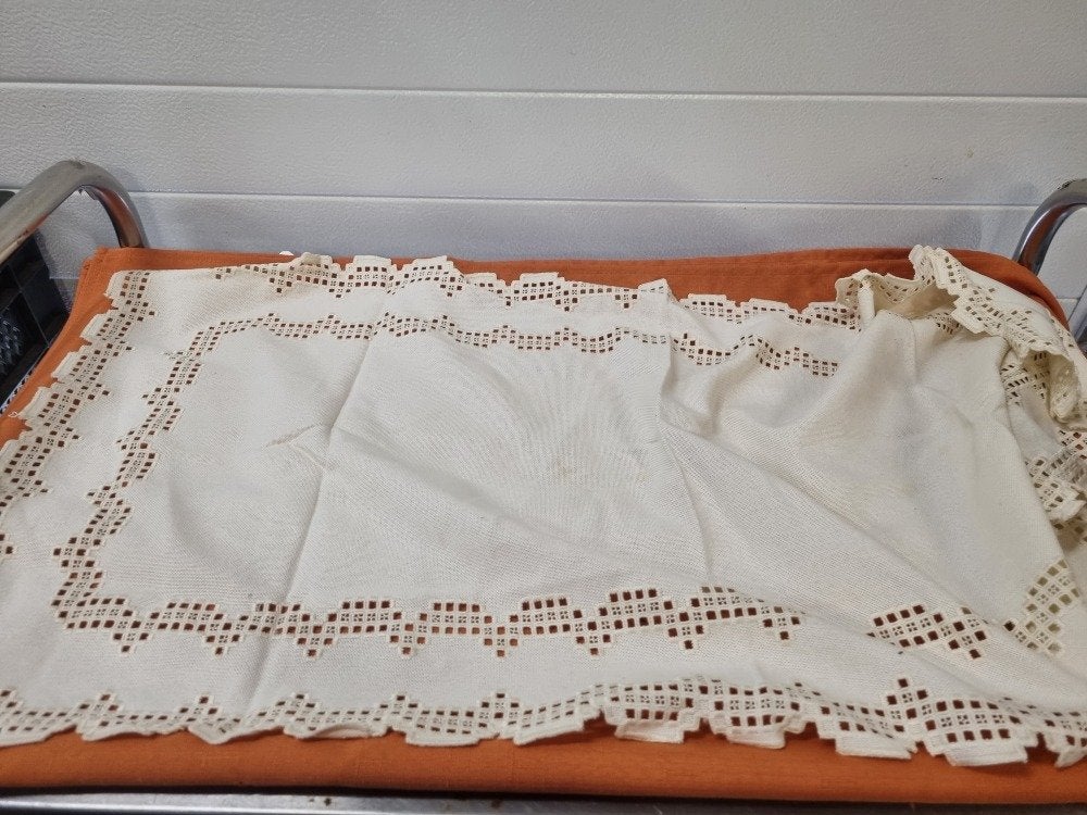 tafelloper met geborduurde rand open, Ophalen of Verzenden, 'T Olde Gre-j, Info@toldegrej.nl, Endepoelstraat 20f Didam