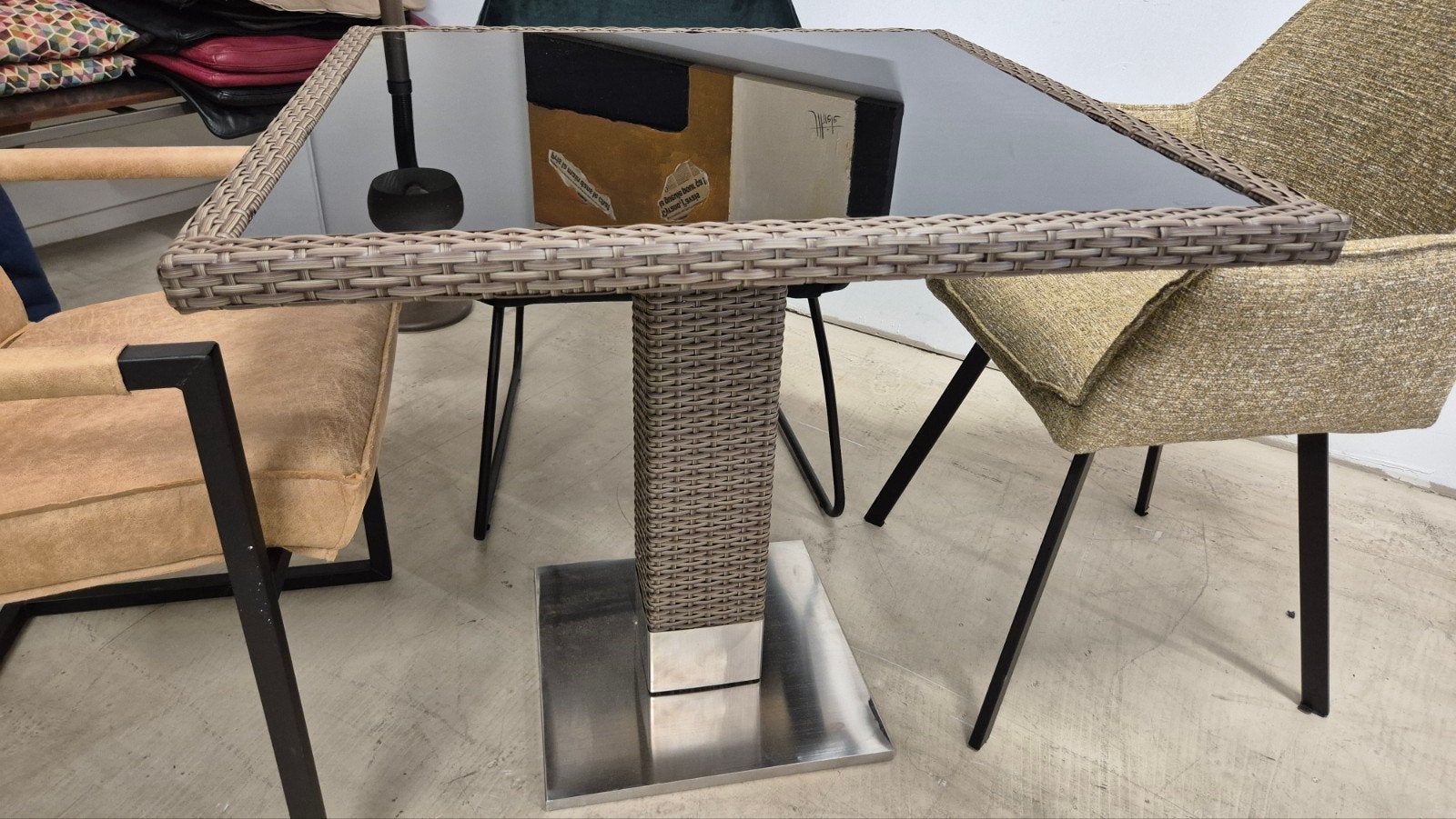Nieuw ronde en vierkante glazen Wicker terras tafels 80 cm.l, Ophalen, Nieuw, Rond, Wicker
