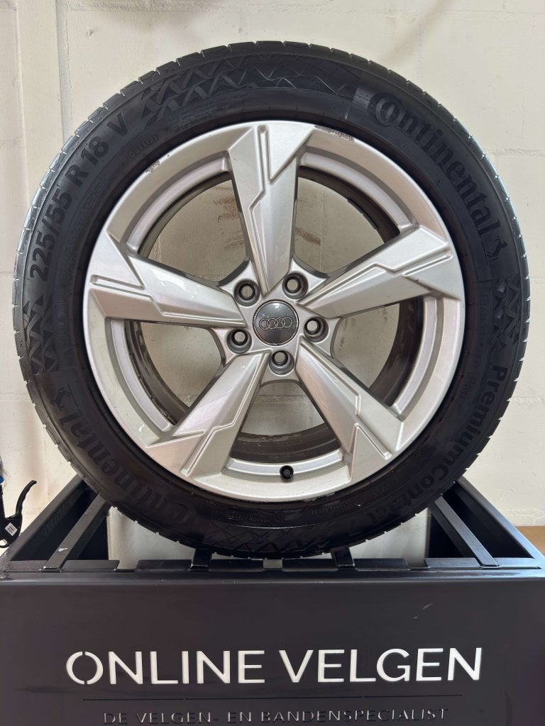 Set 18 inch Originele Audi Velgen + Zomerbanden Audi A6 C8, Niet ingevuld, 18 inch, Gebruikt, Banden en Velgen