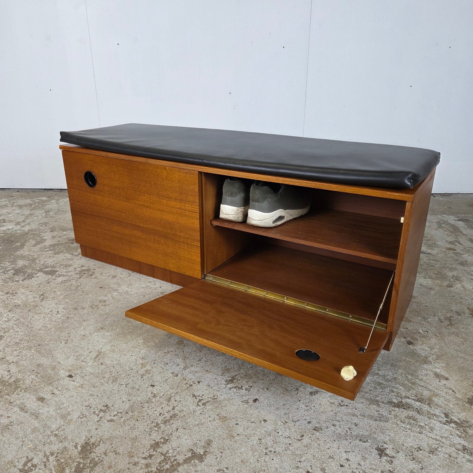Vintage jaren 60 schoenenkast, schoenenbank halbank dressoir, Ophalen, Gebruikt, Retro, 60's 70's, pastoe, Nvt