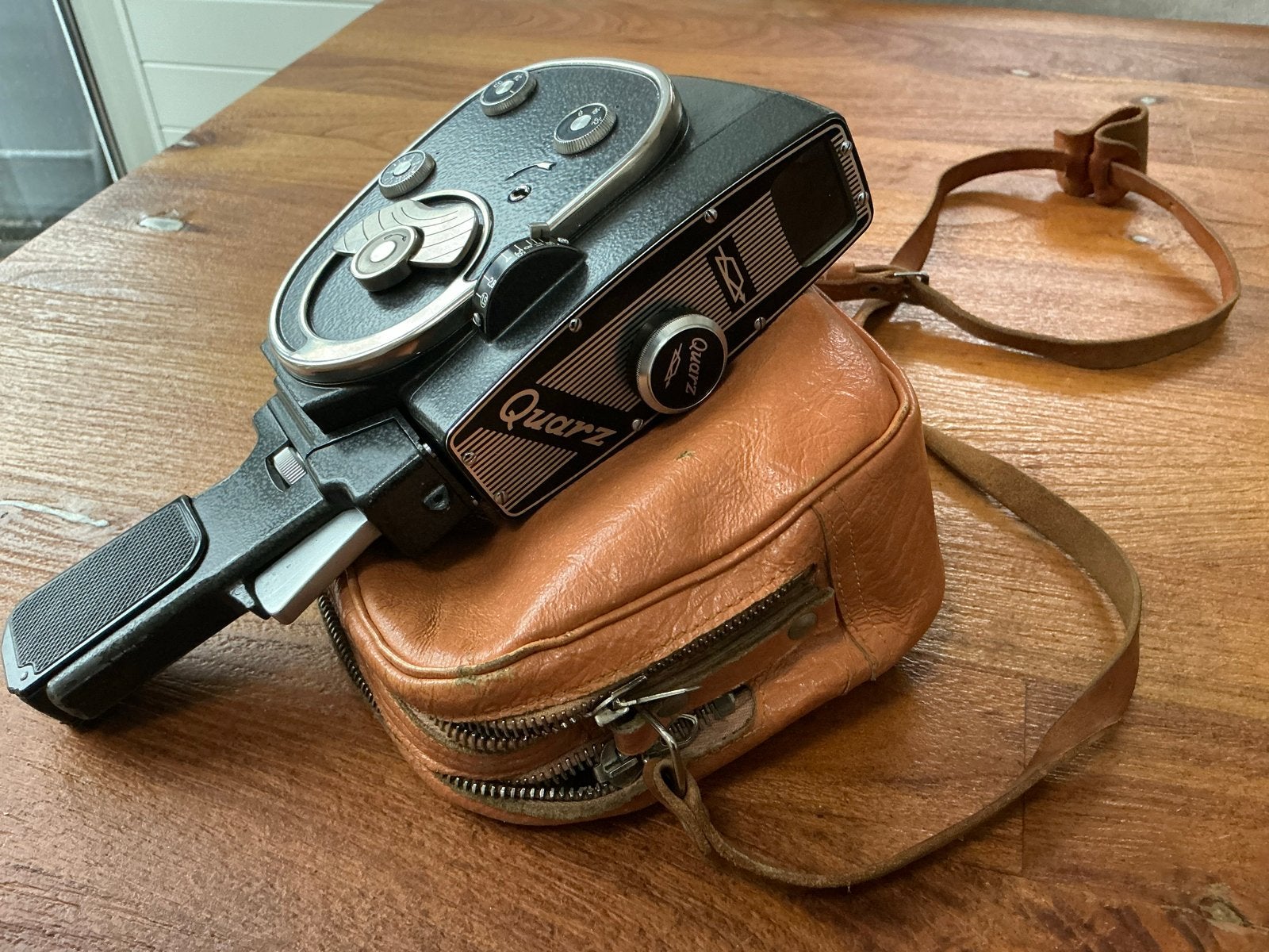 Vintage Quarz 8mm filmcamera met leren tasje, Audio, Tv en Foto, Ophalen of Verzenden, 8mm, Camera
