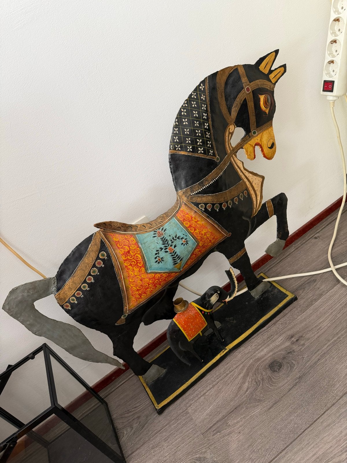 Decoratief metalen paard (zonder olifant), handgeschilderd, Handgemaakt, Meerkleurig, Overige herkomsten, Beeld