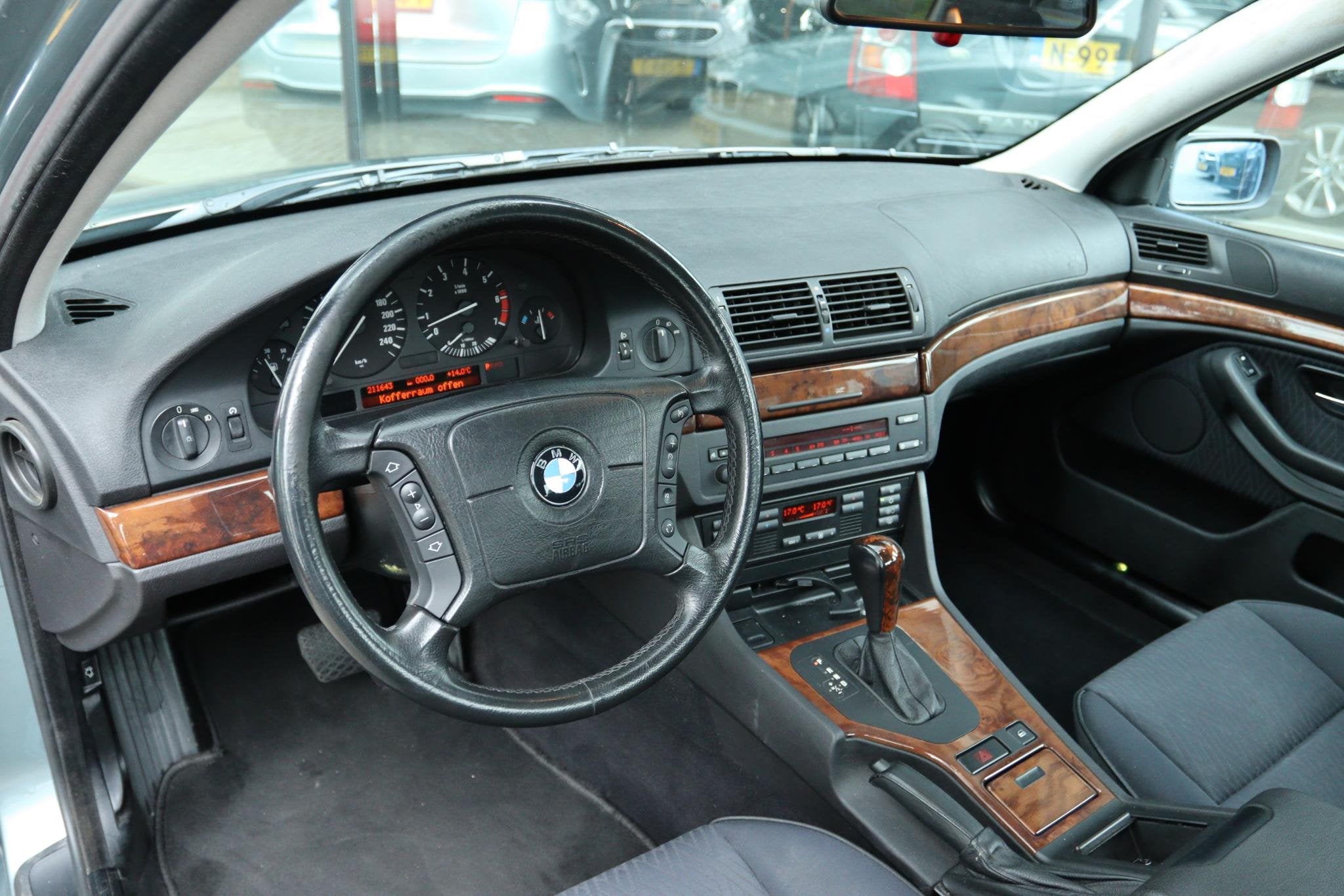 BMW 5-SERIE 540I V8 AUT. ORIG NL NAP | NIEUWE APK | CRUISE |, Automaat, Gebruikt, 8 cilinders, 2000 kg