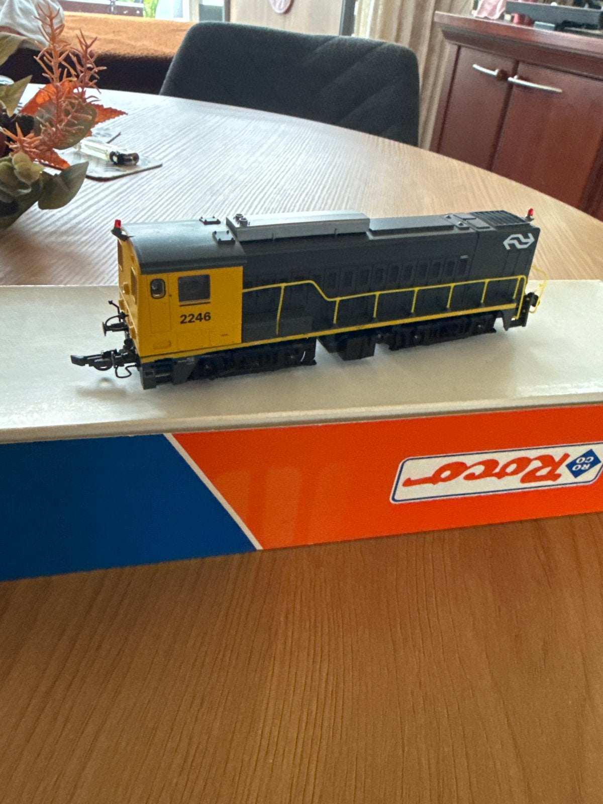 Roco NS Locomotief 2246 - Zo goed als nieuw, Ophalen, Roco, Gelijkstroom, Locomotief