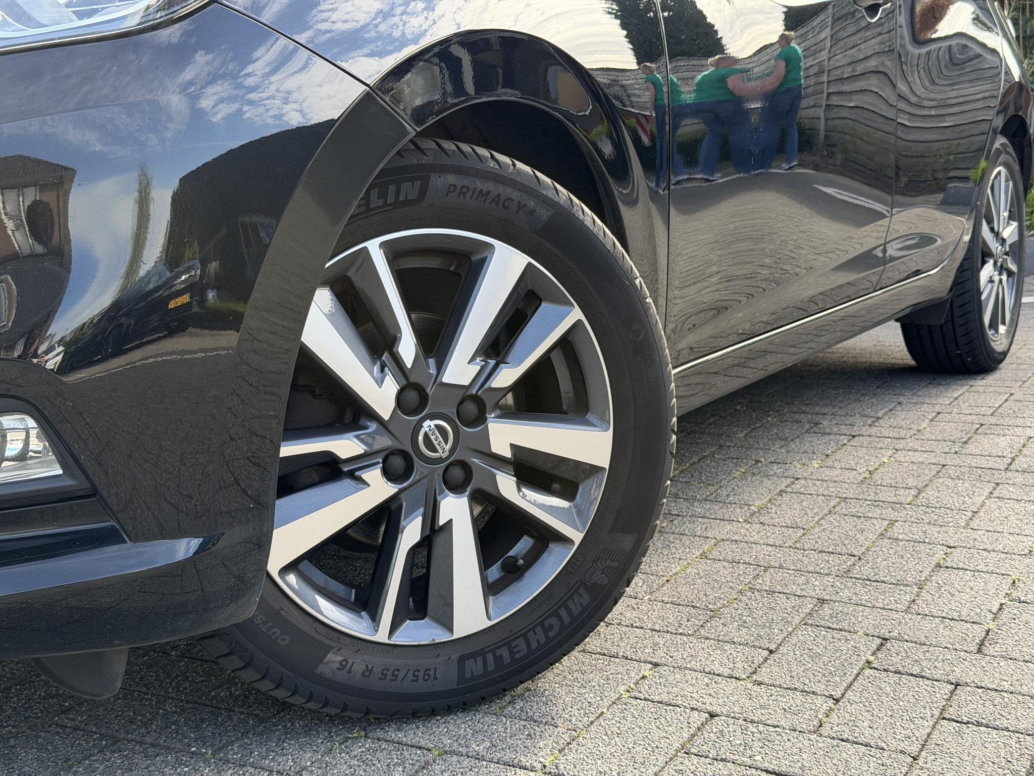 Nissan Micra N-Connecta 0.9 IG-T 90PK Navigatie, Achteruitri, Voorwielaandrijving, 898 cc, Stof, 525 kg