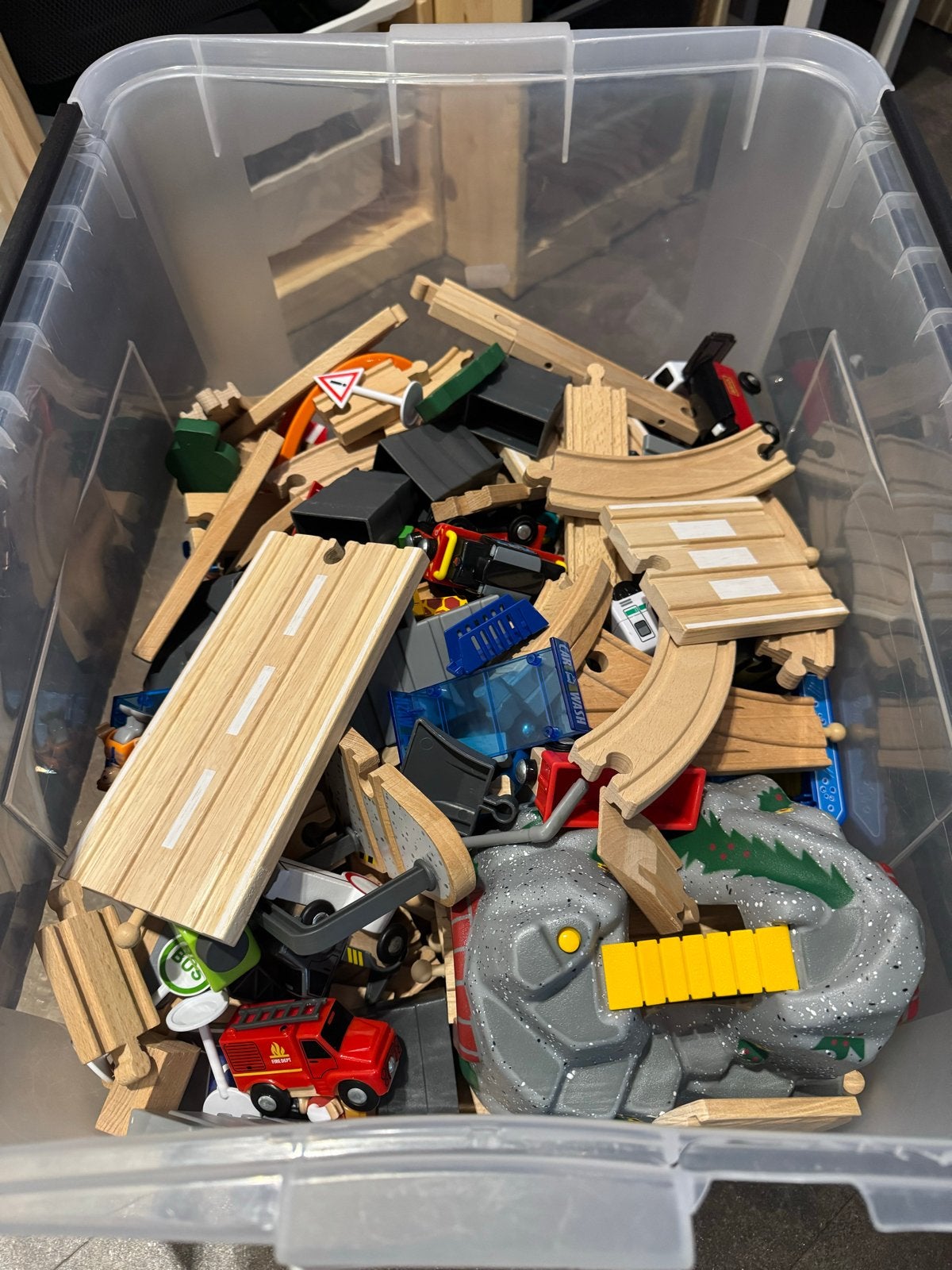 Grote partij houten treinbaan en accessoires, Ophalen, Gebruikt, Jongen of Meisje