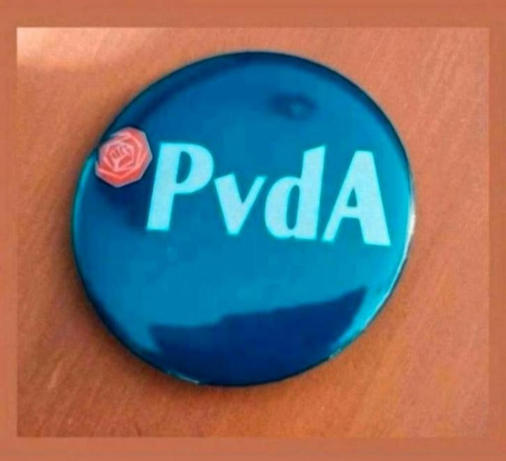 PvdA Button - Politiek item, Ophalen of Verzenden, Zo goed als nieuw, Overige onderwerpen