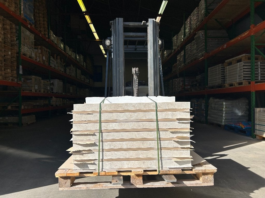 Zwembadrand-Traptrede Dolomia Almond 900x450x50mm R11, Hoofdweg 131, Keramiek, Nieuw, Ophalen of Verzenden