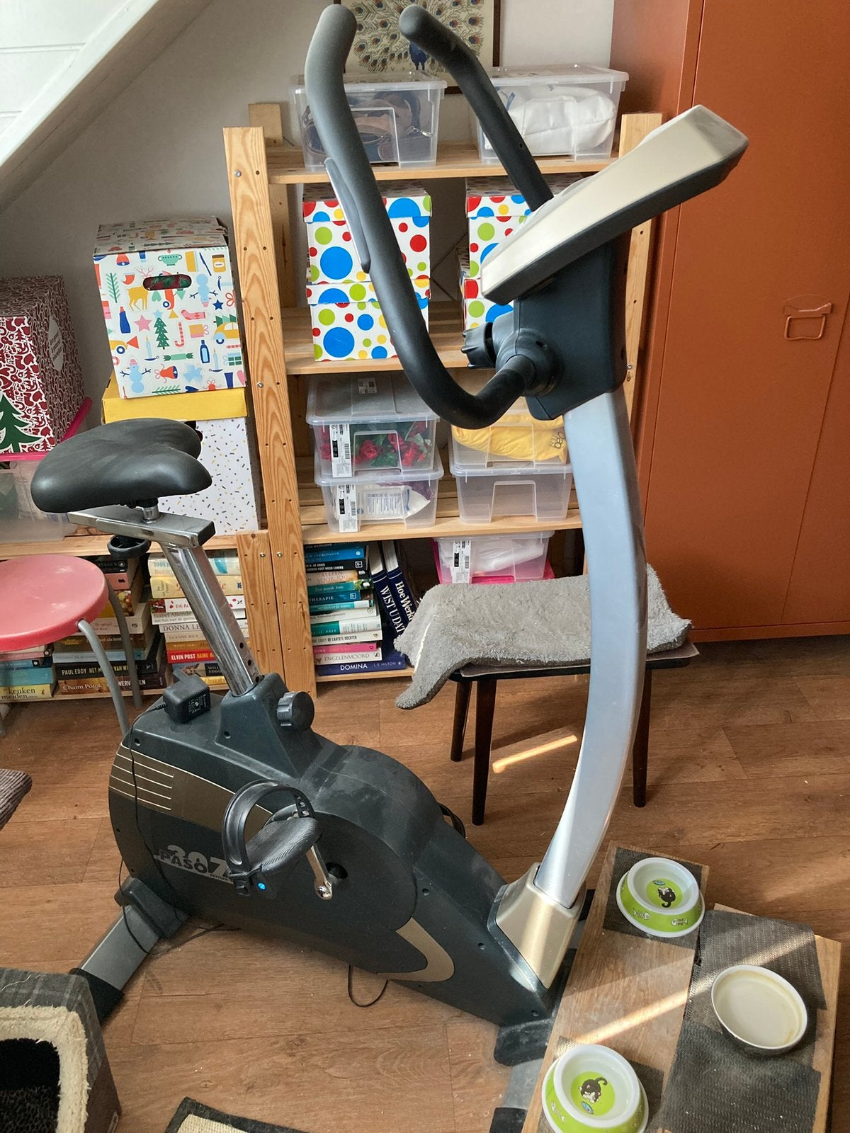 Hometrainer, Sport en Fitness, Fitnessapparatuur, Ophalen, Zo goed als nieuw, Hometrainer