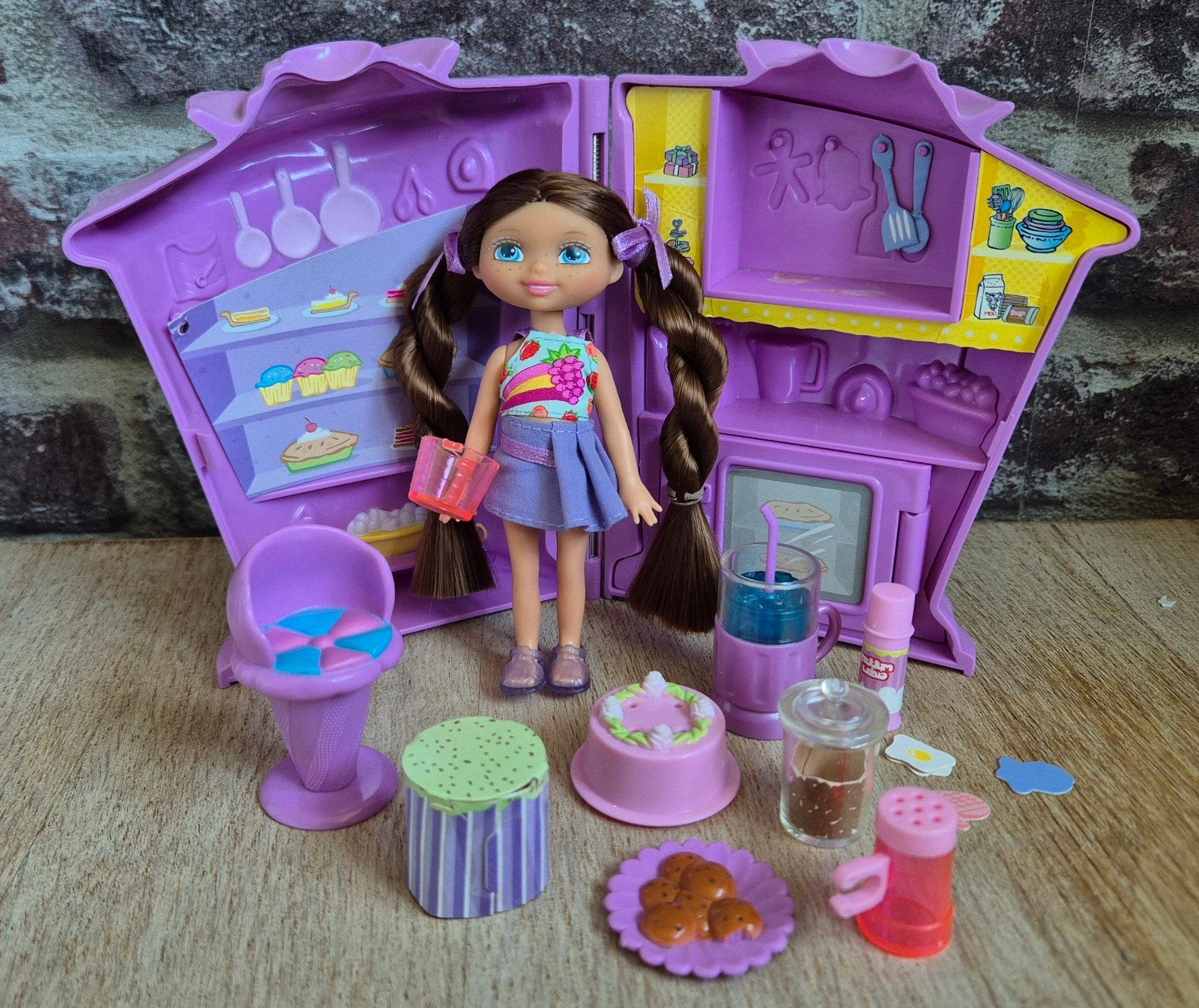 Barbie Kelly Sweetsville Cake Shoppe speelset Becky 2003, Ophalen of Verzenden, Barbie