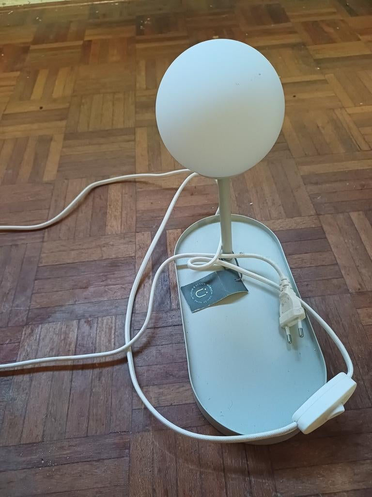 Stijlvolle Hübsch tafellamp wit NIEUW, Ophalen of Verzenden, Nieuw, Metaal, Minder dan 50 cm