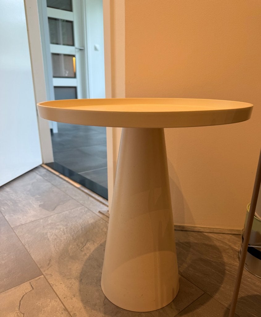 Zacht roze metalen bijzet tafel Eijerkamp, Huis en Inrichting, Minder dan 55 cm, Metaal of Aluminium, Rond, Zo goed als nieuw