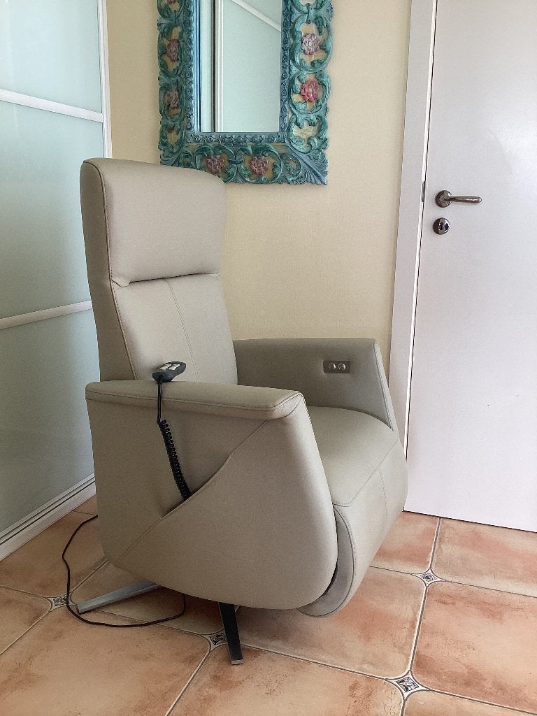 Prominent sta-op stoel /senioren Smal (als nieuw), Huis en Inrichting, Fauteuils, Ophalen, Minder dan 75 cm, Design hukla de toekomst Velderhof himolla