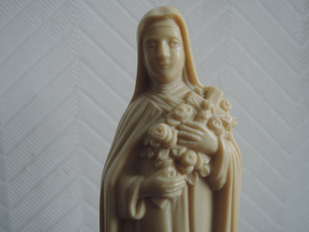 Kunststof beeldje van de Heilige Therese, Ophalen of Verzenden, Zo goed als nieuw, Beeld(je), Christendom | Katholiek