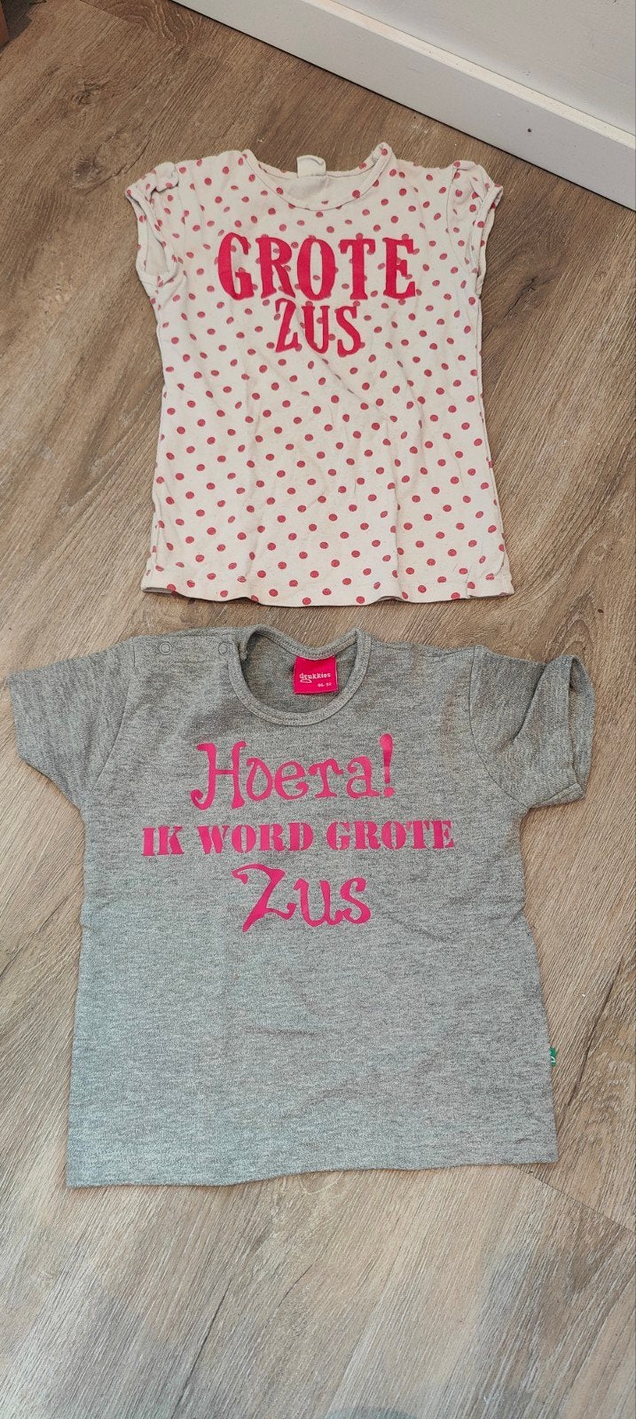 Set van 2 T-shirts 'Grote Zus' - Maat 104 en 87/92, Gebruikt, Meisje, DrukKies, Ophalen of Verzenden