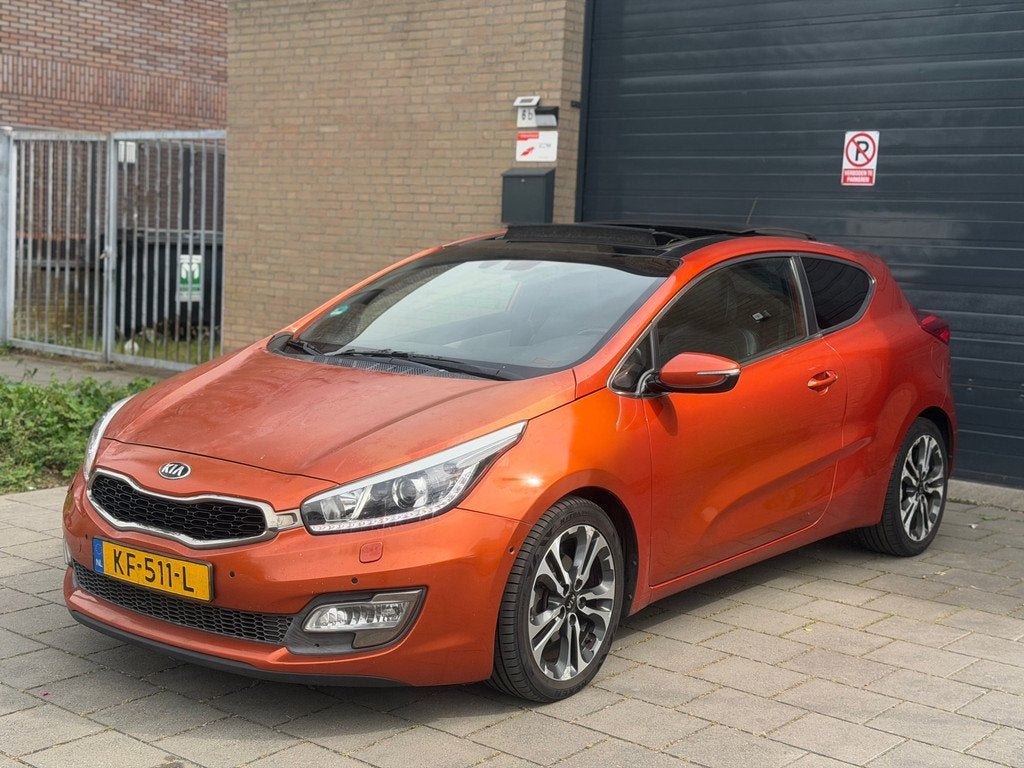 Kia Pro_cee'd 1.6 CRDi Premium Pack Navi Leder Bekleding Pan, Auto's, Kia, Euro 5, Gebruikt, Zwart, 4 cilinders