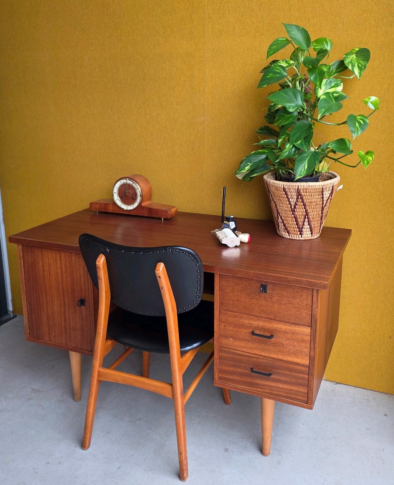 Vintage retro bureau desk met lades en opbergruimte, Gebruikt, Vintage, Ophalen of Verzenden, Nvt