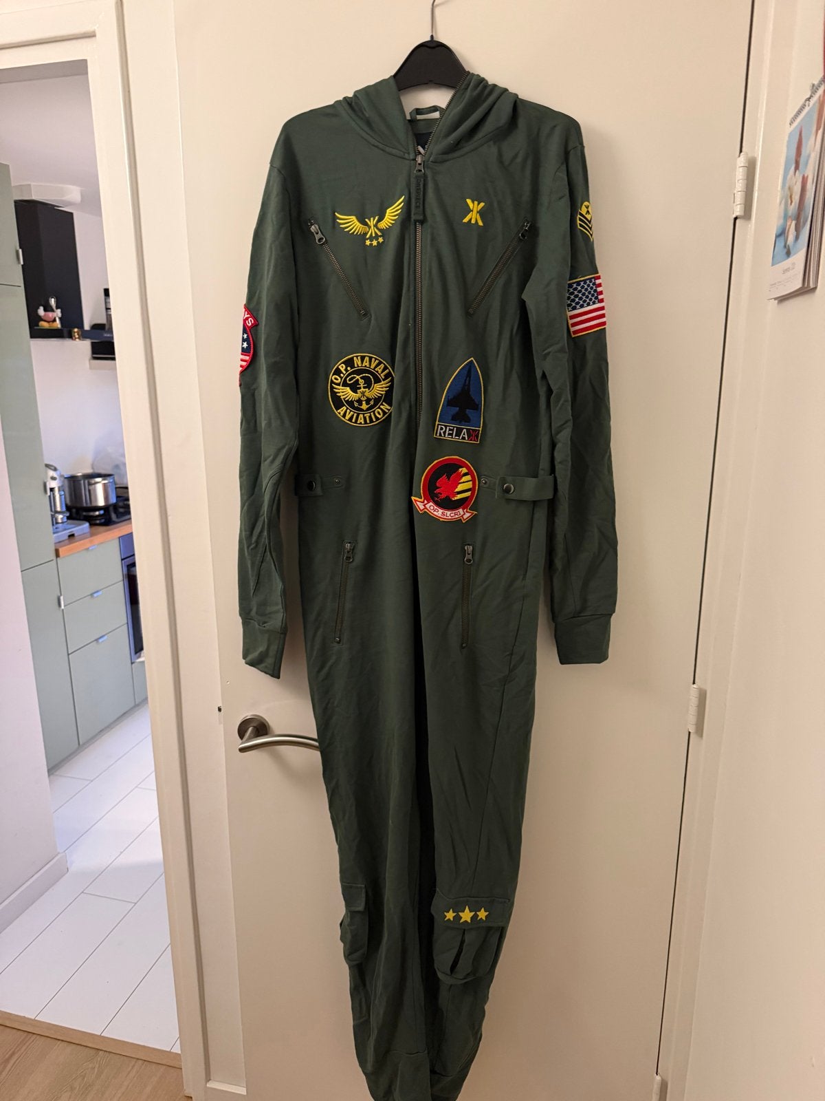Nieuwe Onepiece Aviator Onesie - Legergroen met Patches, Ophalen of Verzenden, Nieuw, Groen