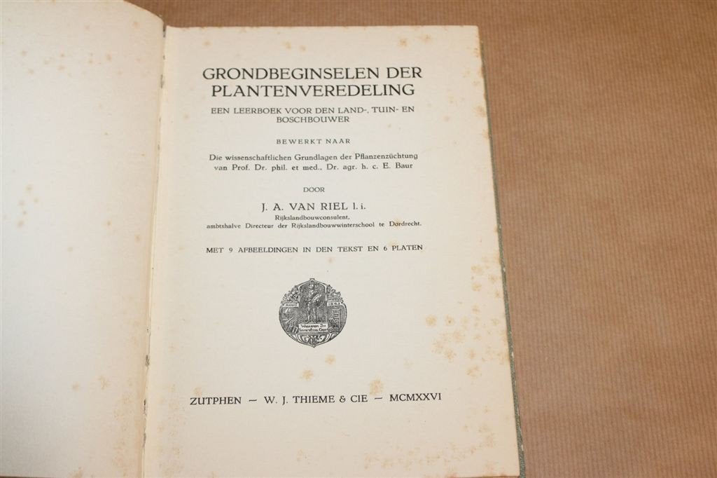 Grondbeginselen der Plantenveredeling — Antiek Leerboek 1926, Boeken, Ophalen of Verzenden, Gelezen