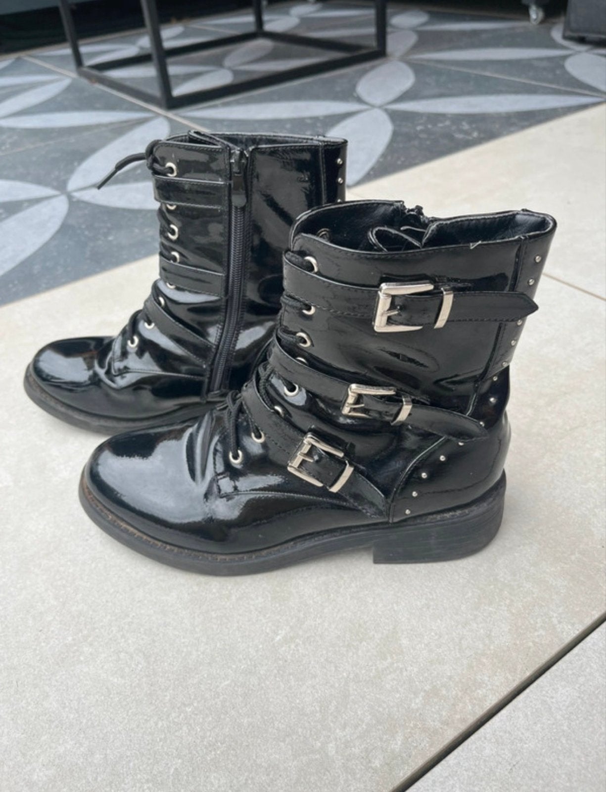 Zwarte lakleren laarzen met gespen en studs, Verzenden, Gedragen, Zwart, Lage of Enkellaarzen