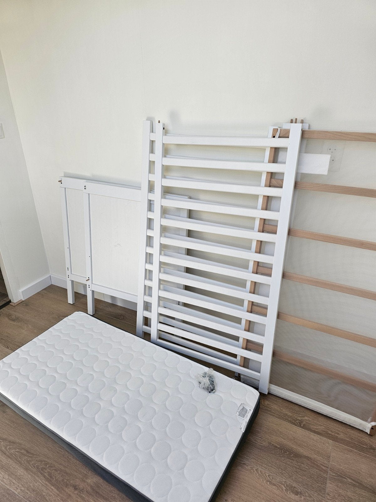 IKEA Sundvik Babybedje met Matras, Ophalen of Verzenden, Gebruikt, Ledikant