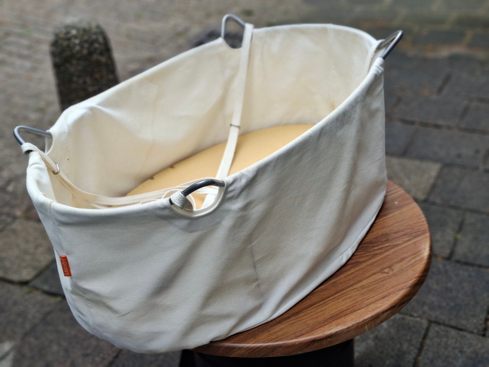 Baby hangwieg!, Ophalen, Ledikant