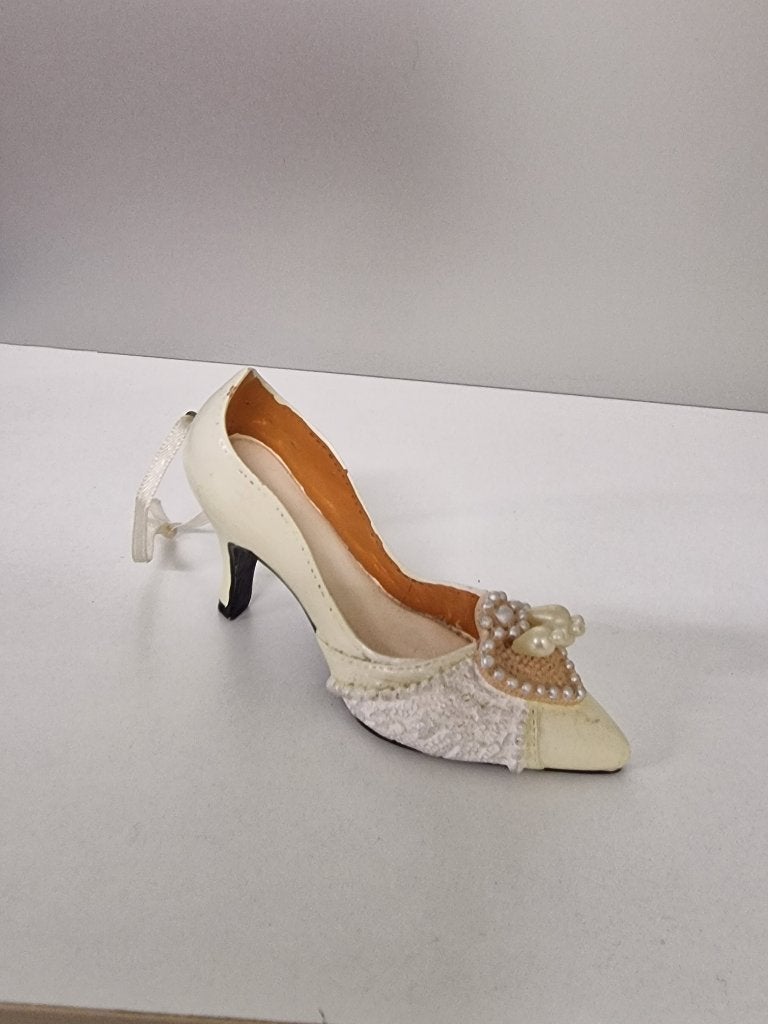 Vintage Bruidsschoentje Miniatuur Keramiek Wit, Verzamelen, Beelden en Beeldjes, Ophalen of Verzenden, Zo goed als nieuw, Dier