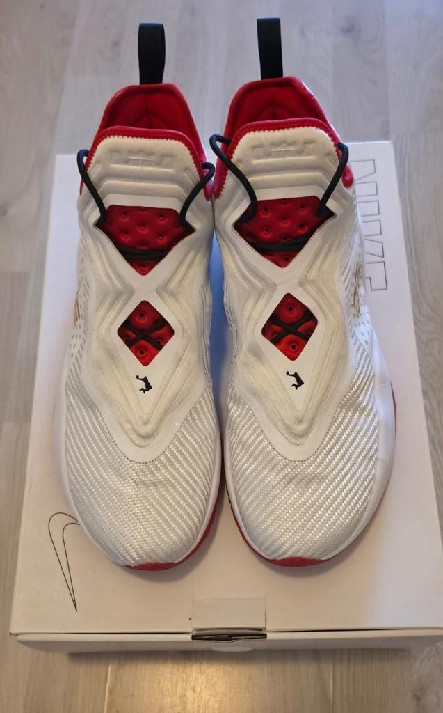 Nike LeBron Soldier 14 - maat 48,5 - CUSTOM rood/wit, Ophalen of Verzenden, Nieuw, Overige kleuren, Sportschoenen