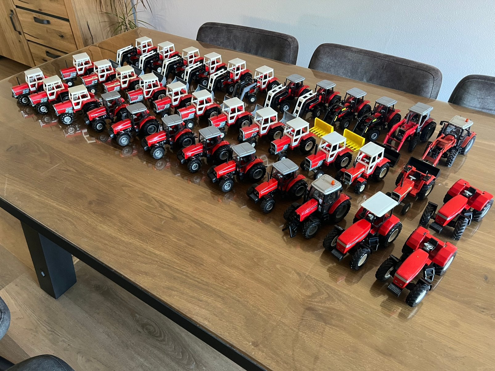 Grote verzameling Massey Ferguson tractors Siku 37 stuks, Hobby en Vrije tijd, Ophalen of Verzenden, Zo goed als nieuw, Tractor of Landbouw