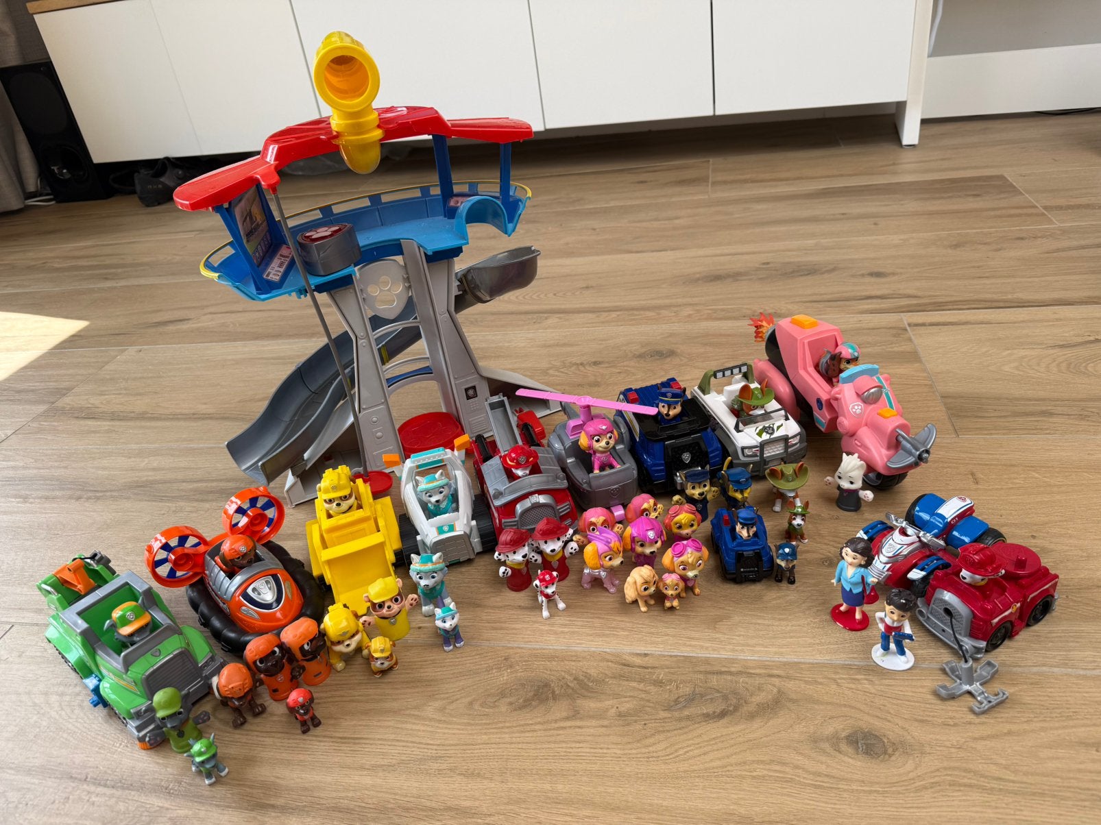 Heel veel Paw Patrol speelfiguren en auto’s, Ophalen of Verzenden, Gebruikt