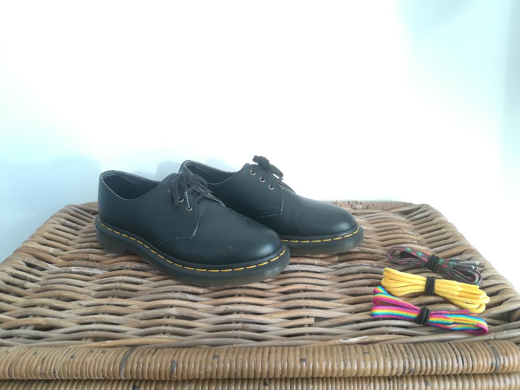 Dr. Martens Vegan Zwart maat 39 met 4 paar veters, Kleding | Dames, Schoenen, Zwart, Overige typen, Ophalen of Verzenden, Dr. Martens