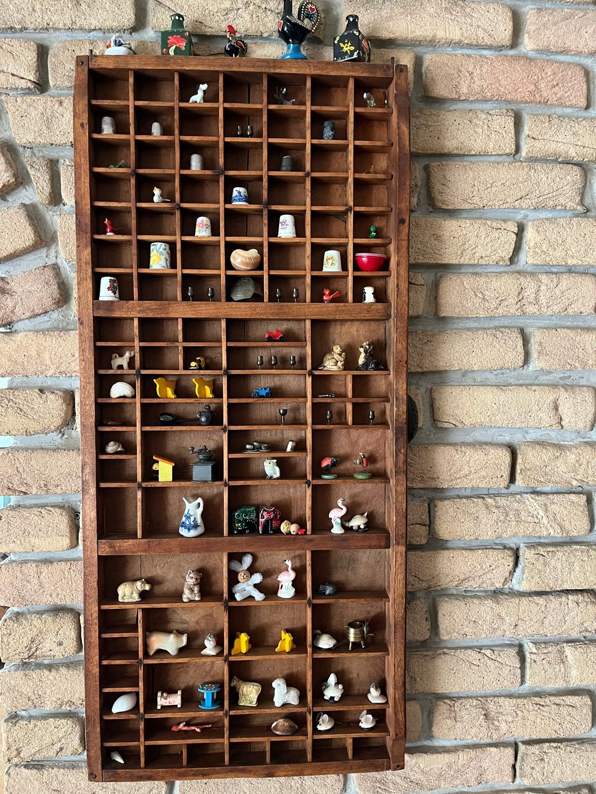 Vintage houten letterbak met diverse miniaturen, Ophalen of Verzenden, Gebruikt