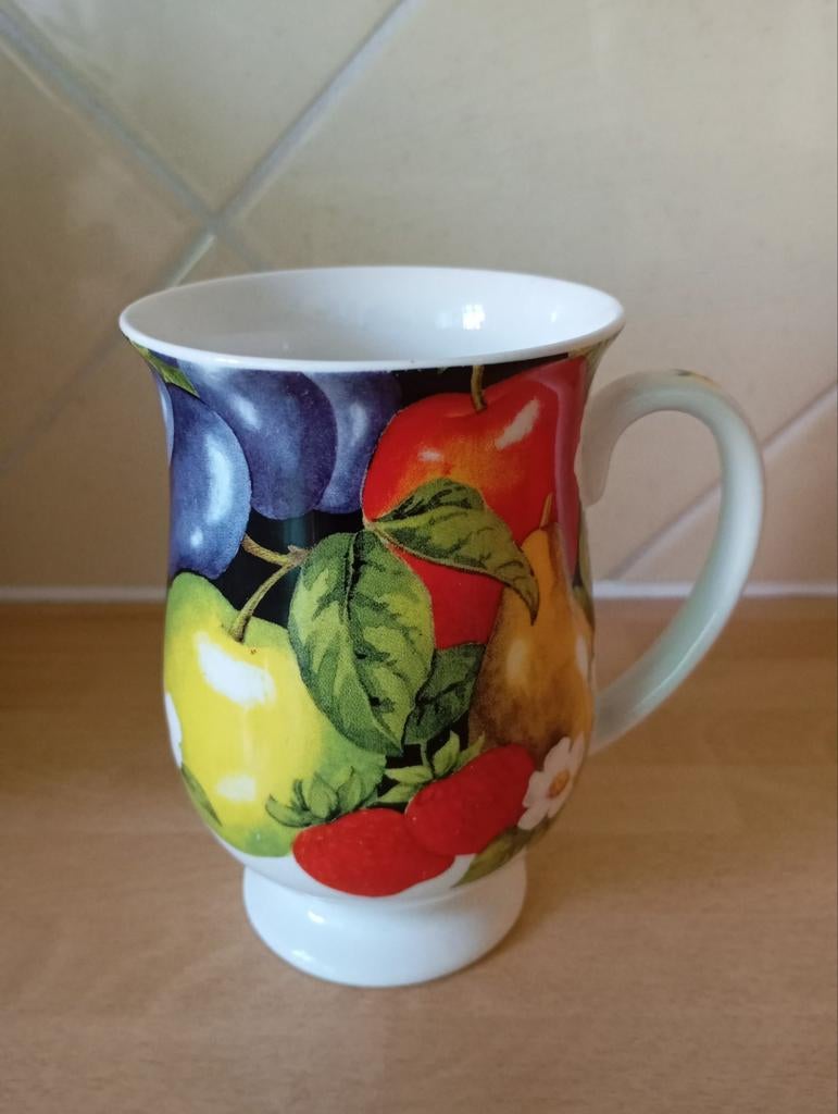 Mok Wren Garden Fruit, Huis en Inrichting, Keuken | Servies, Ophalen of Verzenden, Zo goed als nieuw, Overige stijlen, Kop(pen) en/of Schotel(s)